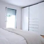Elegant Luxury - Terrace & Prime Location 아파트