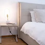 Elegant Luxury - Terrace & Prime Location