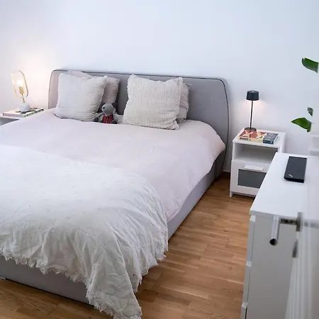 Beautiful Modern 2br With Big Terrace Apartment *