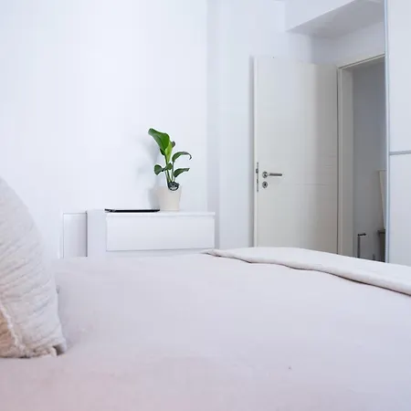 Elegant Luxury - Terrace & Prime Location *