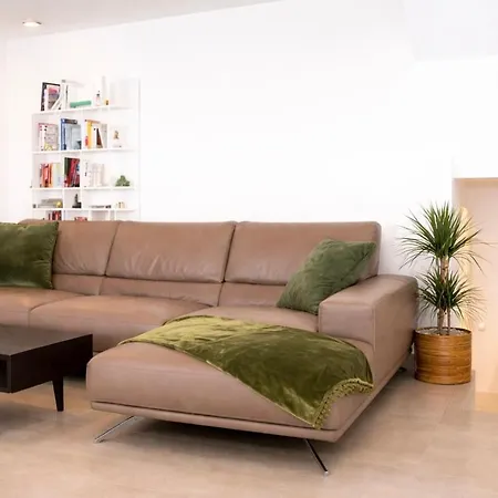 Elegant Luxury - Terrace & Prime Location
