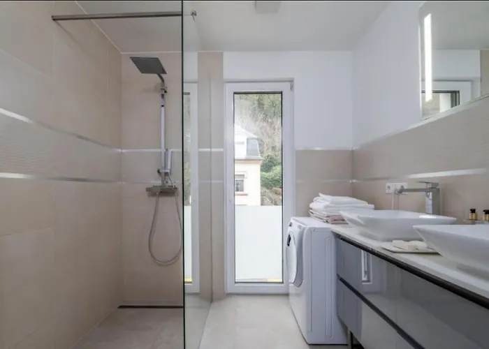 Elegant Luxury - Terrace & Prime Location Apartment