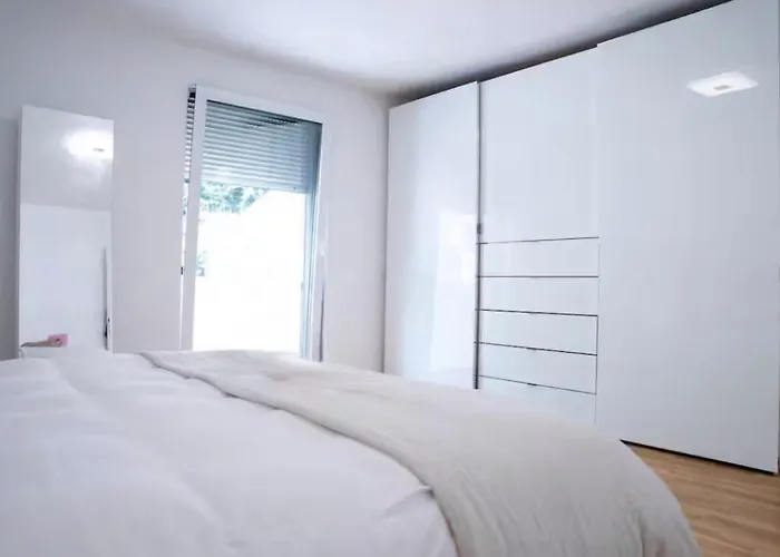 Elegant Luxury - Terrace & Prime Location Apartman