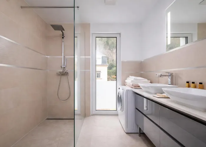 Elegant Luxury - Terrace & Prime Location Apartment