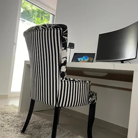 The Prime Design Neudorf - Parking Workspace Terrace *